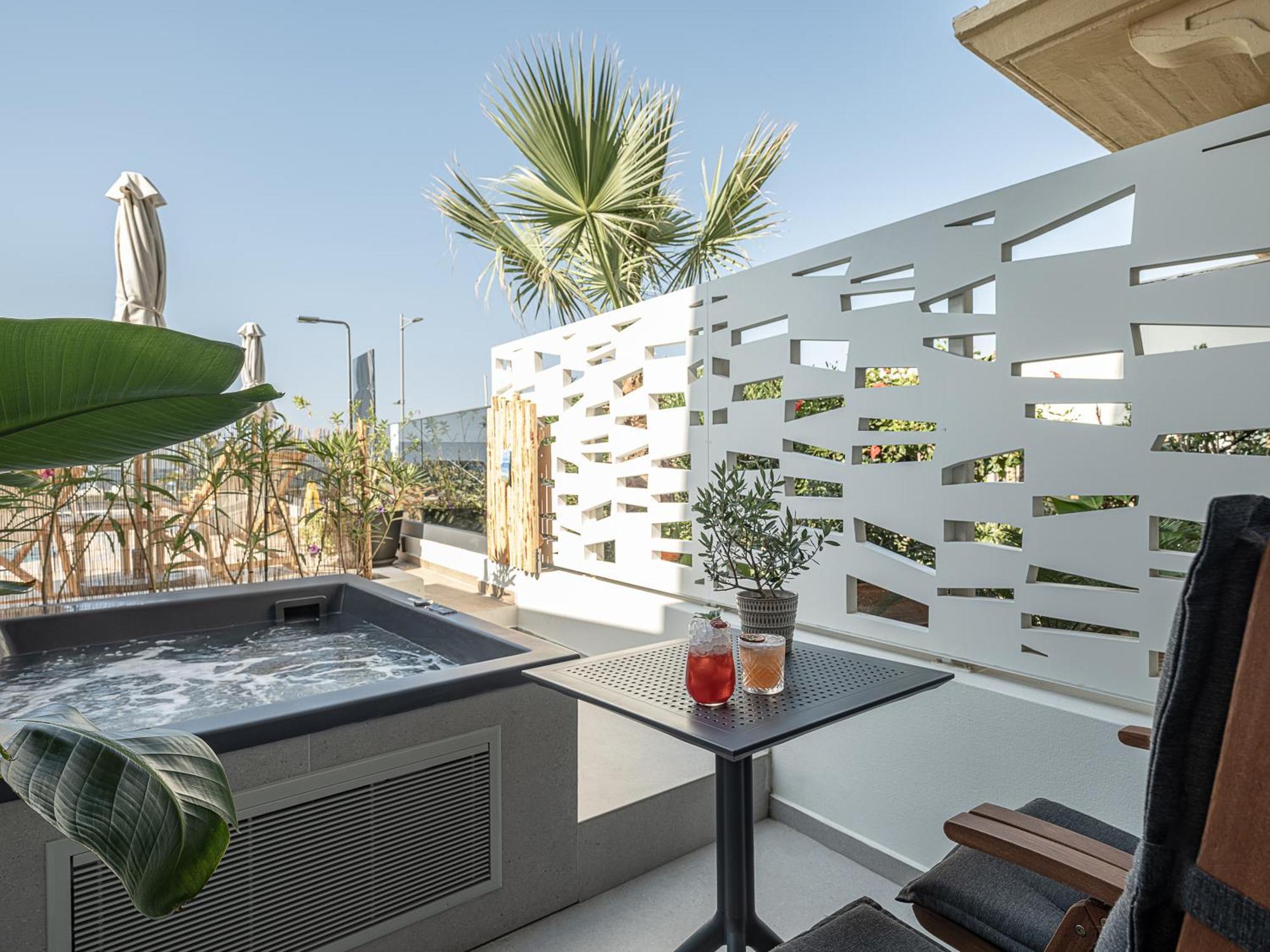 Calla Luxury Seafront Suites Rethimno Eksteriør billede